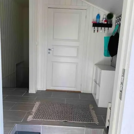 Hus I Naerheten Av Fjellheisen * Tromso