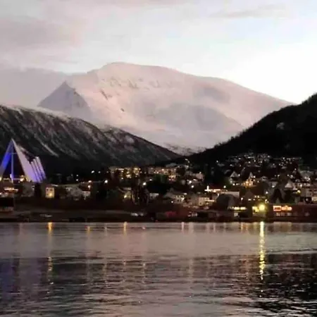 Apartment Hus I Naerheten Av Fjellheisen Tromso
