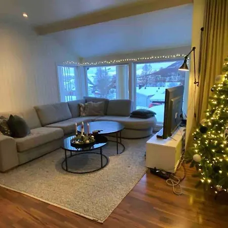 Apartment Hus I Naerheten Av Fjellheisen Tromso
