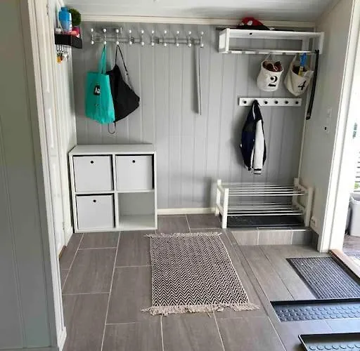 Hus I Naerheten Av Fjellheisen Тромсё